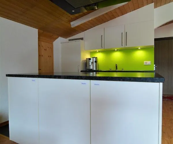 Tgesa Zundregn Apartman *